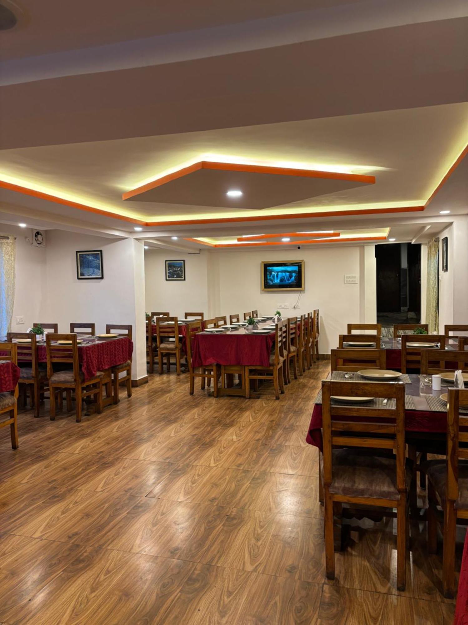 Hotel Kasturi Palace & Restaurant Darjeeling Darjeeling  Eksteriør billede